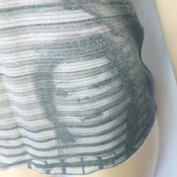 New GUESS Gray Tee-Shirt Top Sz Small Cute! - Picture 4 of 10